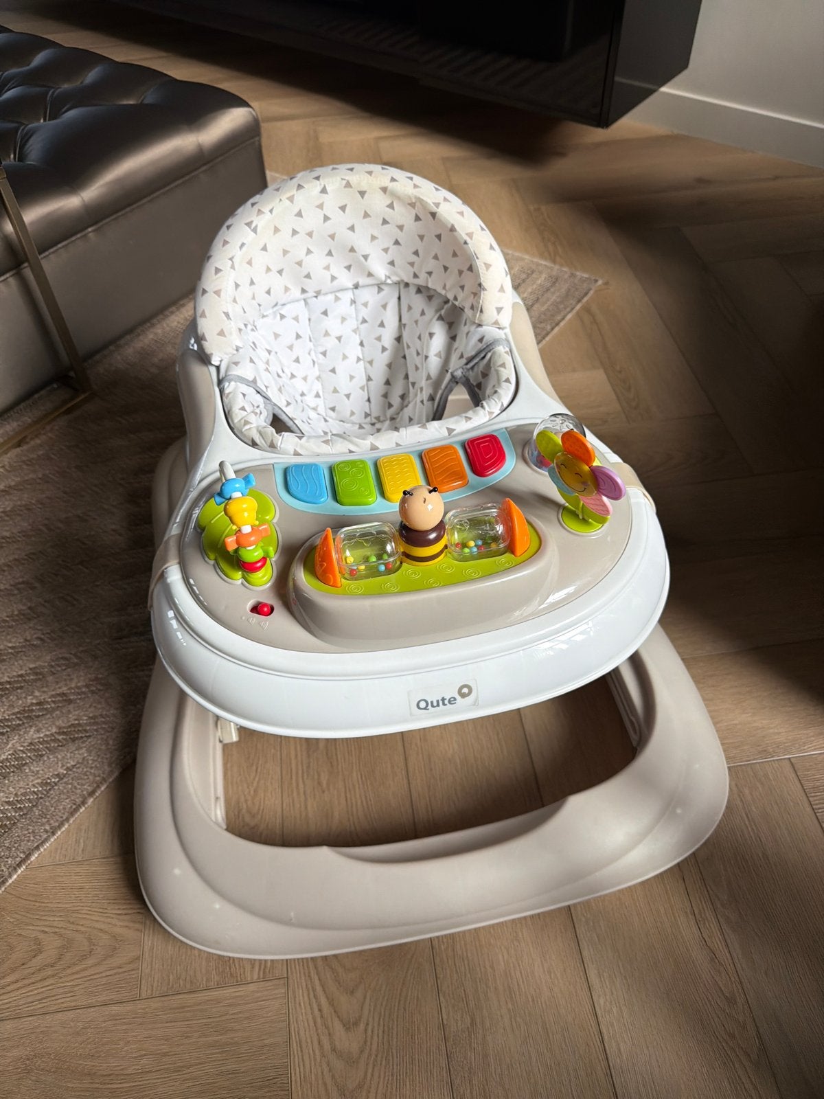 Qute Loopstoel met Speelblad, Kinderen en Baby's, Ophalen, Zo goed als nieuw