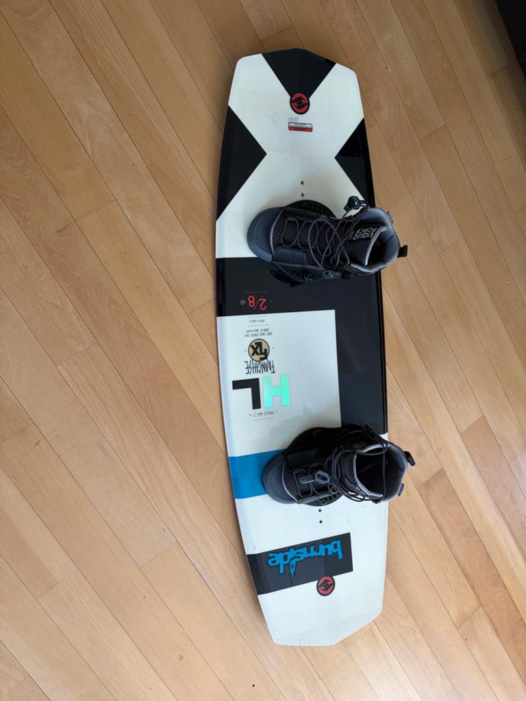 Hyperlite Wakeboard met Liquid Force bindingen, Watersport en Boten, Ophalen, Gebruikt, Board en Schoenen
