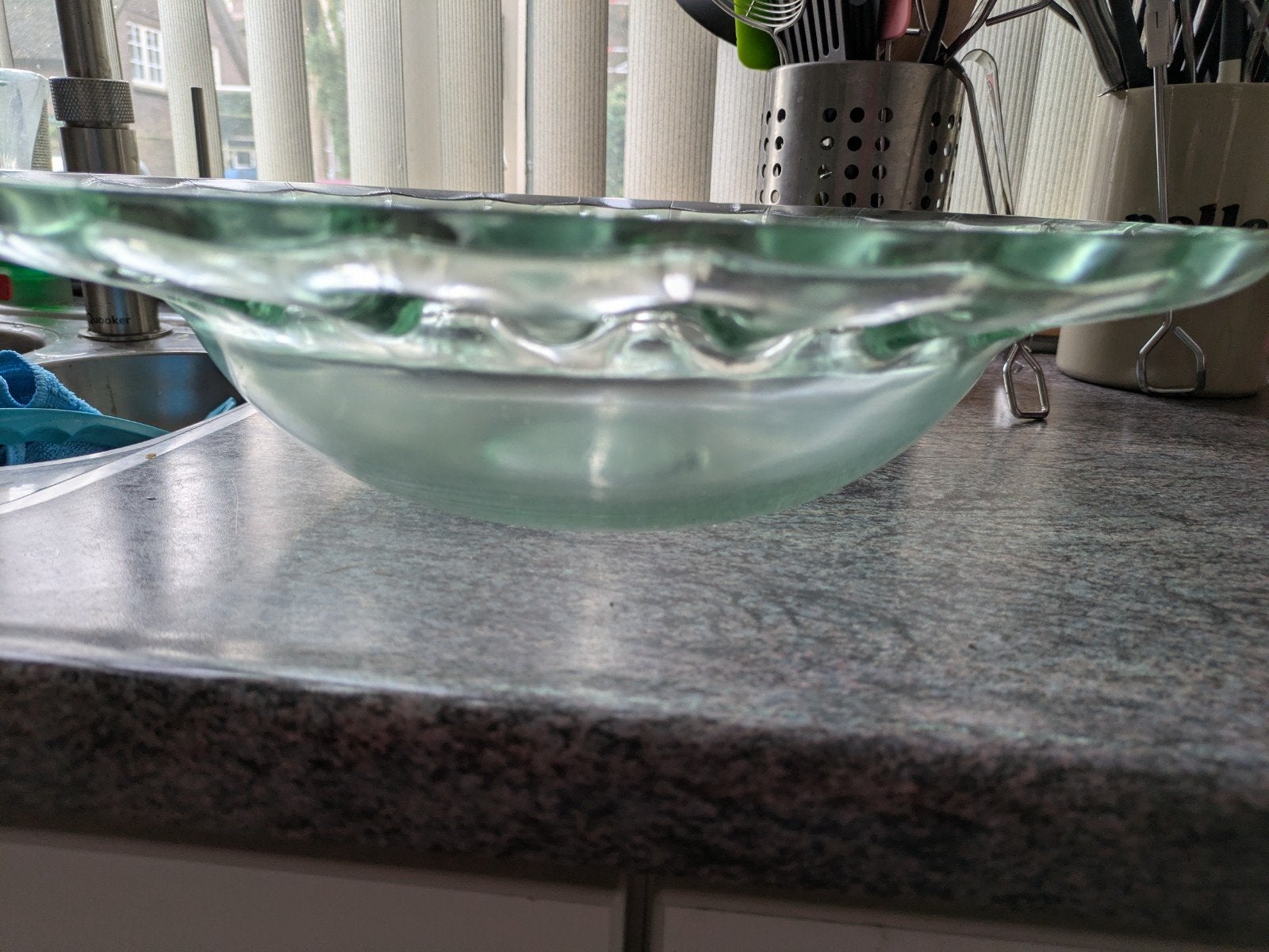 Vintage Groene Glazen Fruitschaal met Geperforeerde Rand, Antiek en Kunst, Ophalen of Verzenden