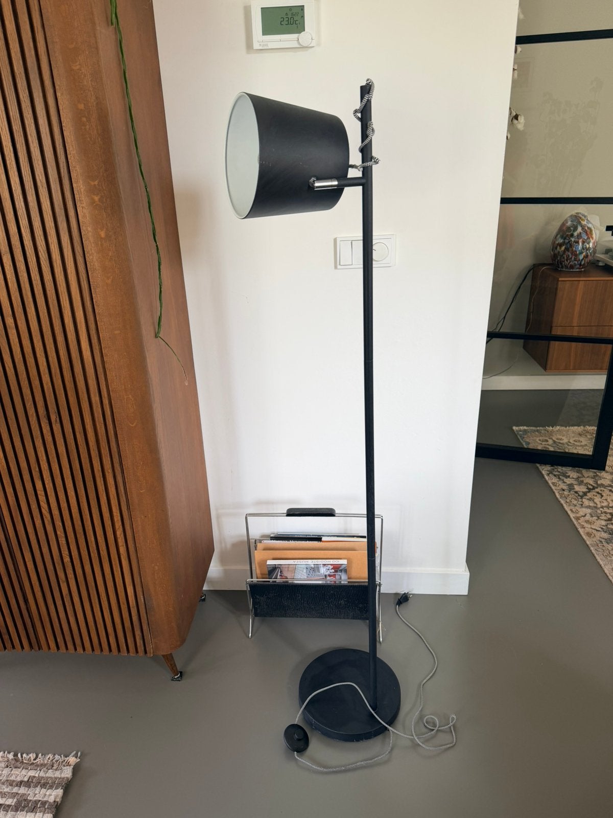 Zwarte staande lamp, mat zwart, industriële stijl, Ophalen, Gebruikt, Metaal, 150 tot 200 cm