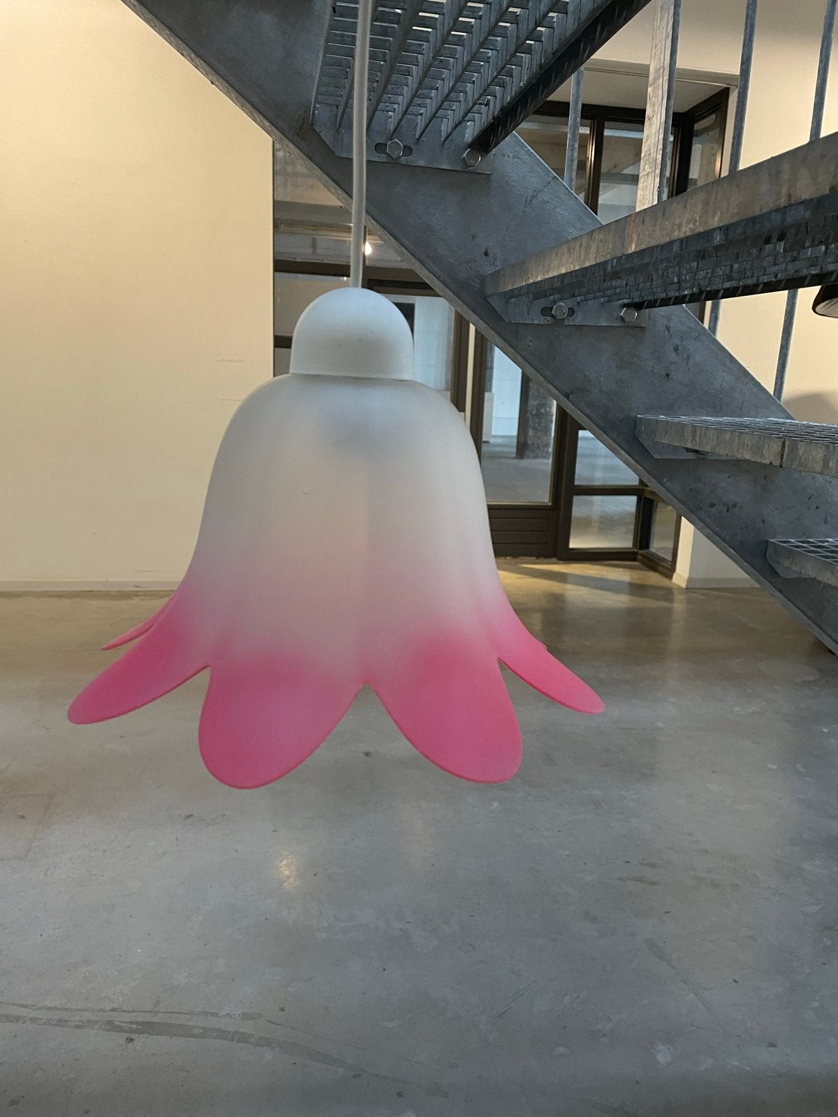 Vintage roze bloem lampje uit Frankrijk, Kunststof, Gebruikt, ., 2de hands
