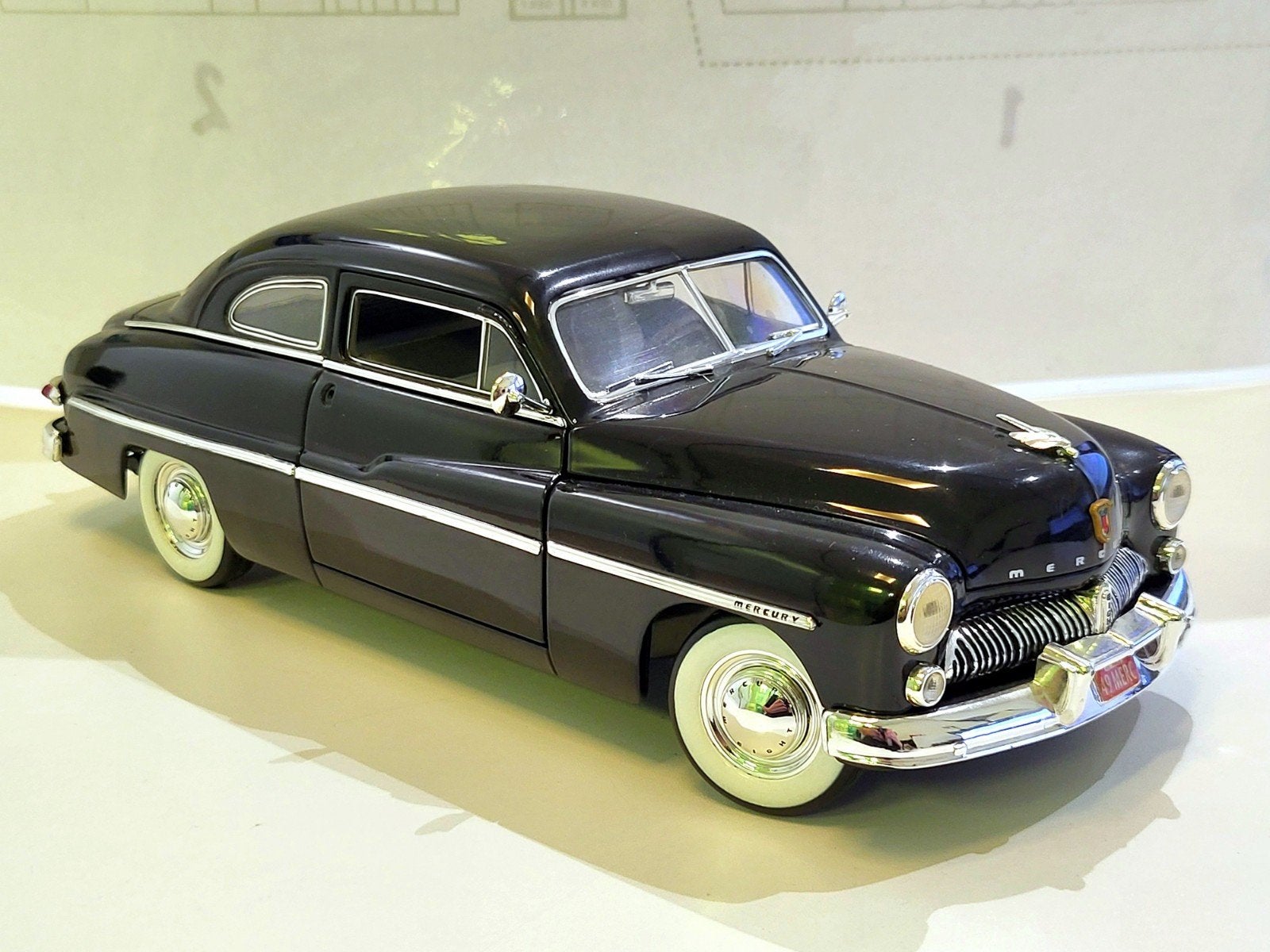 James Dean '49 Mercury Coupe American Muscle Ertl 1:18, Ophalen of Verzenden, Gebruikt, Auto, ERTL