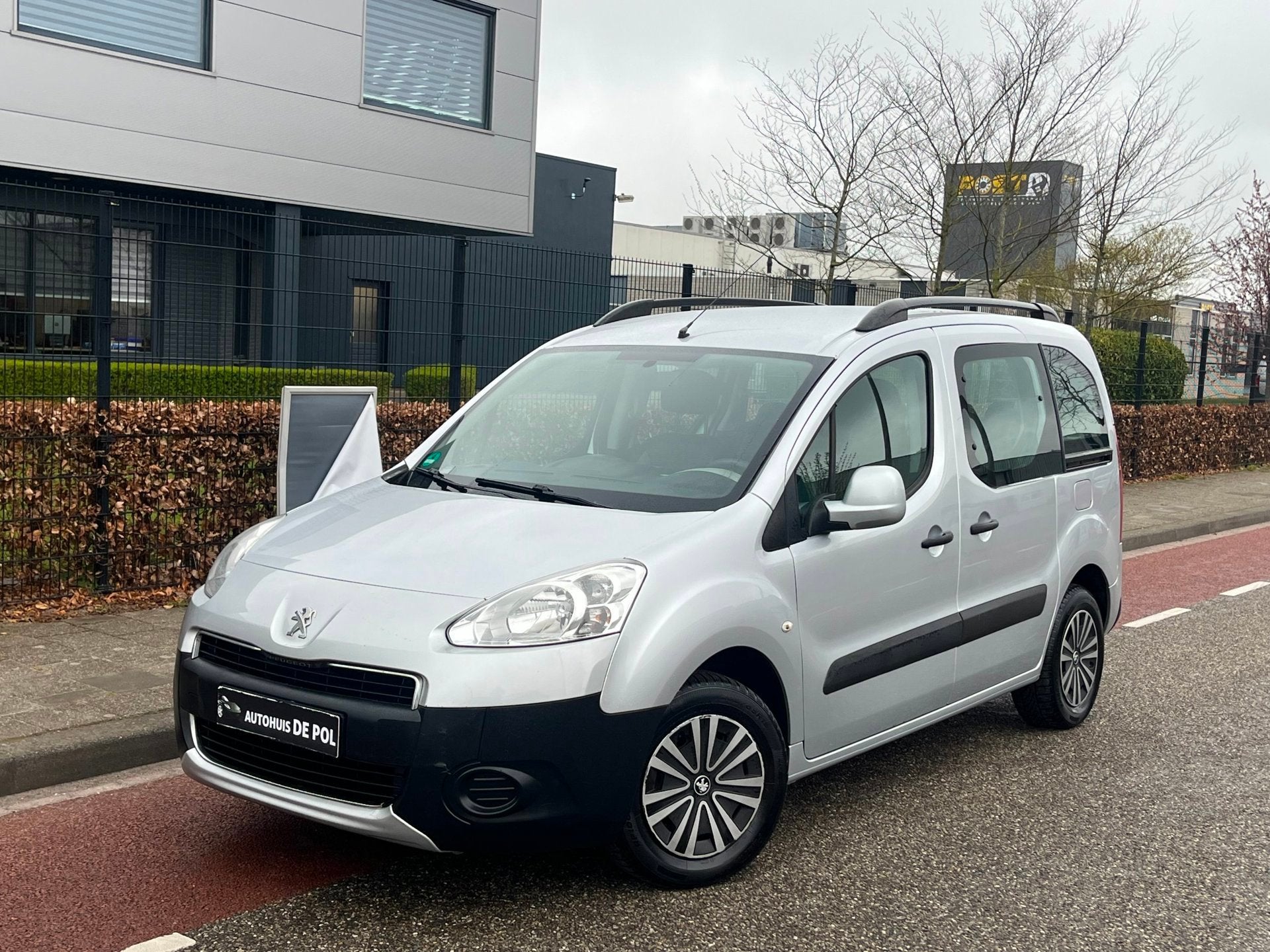 Peugeot Partner Tepee 1.6 VTi Style 7-Persoons Stoel-vw Airc, Auto's, Peugeot, Voorwielaandrijving, Dealer onderhouden, Stof, Gebruikt