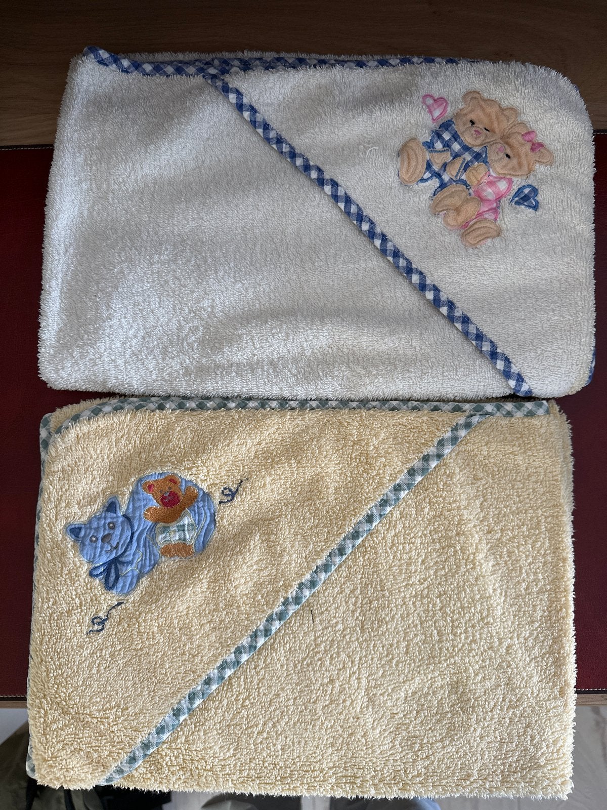 2x Baby omslagdoek met capuchon en borduursel, Ophalen, Overige merken, Nieuw, Wasbaar