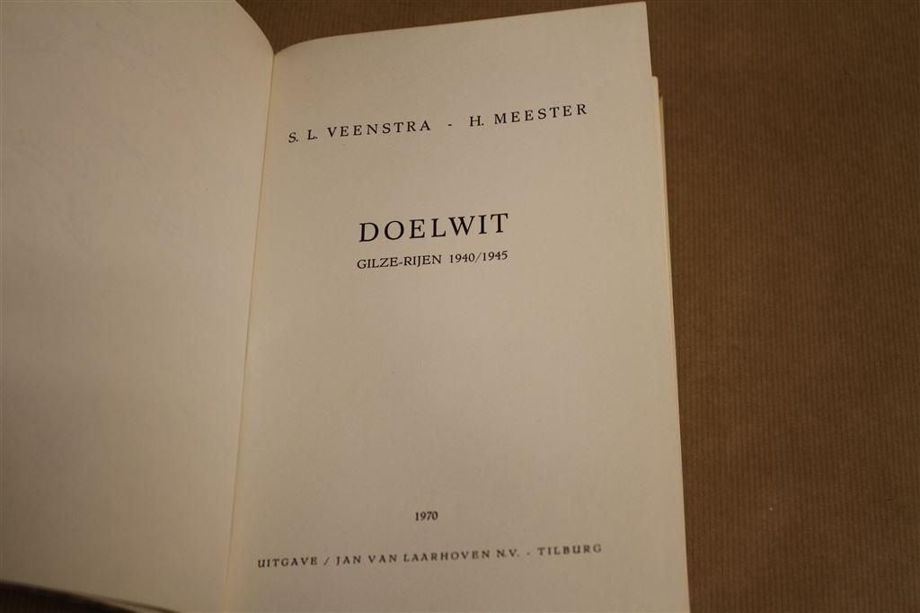 Doelwit. Gilze-Rijen, 1940/1945. Veenstra. Gesigneerd., Ophalen of Verzenden, Tweede Wereldoorlog, Gelezen, Overige onderwerpen