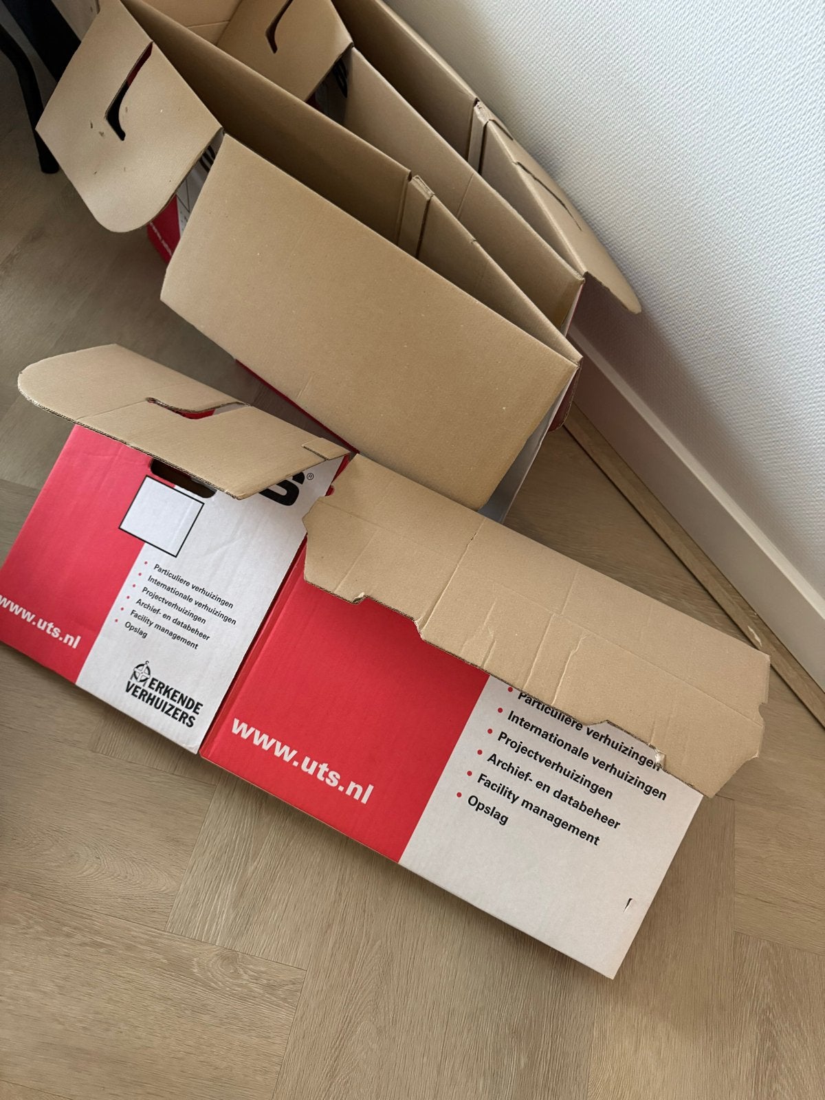 Stevige verhuisdozen van UTS (gebruikt), Ophalen, 40 tot 60 cm, Opvouwbaar, 50 tot 75 cm