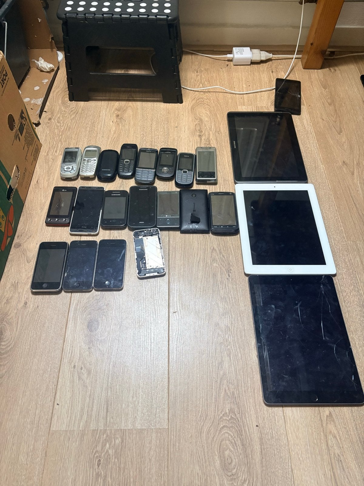 Partij telefoons/tab/ipads, Apple iPad, Niet werkend, Grijs, 16 GB