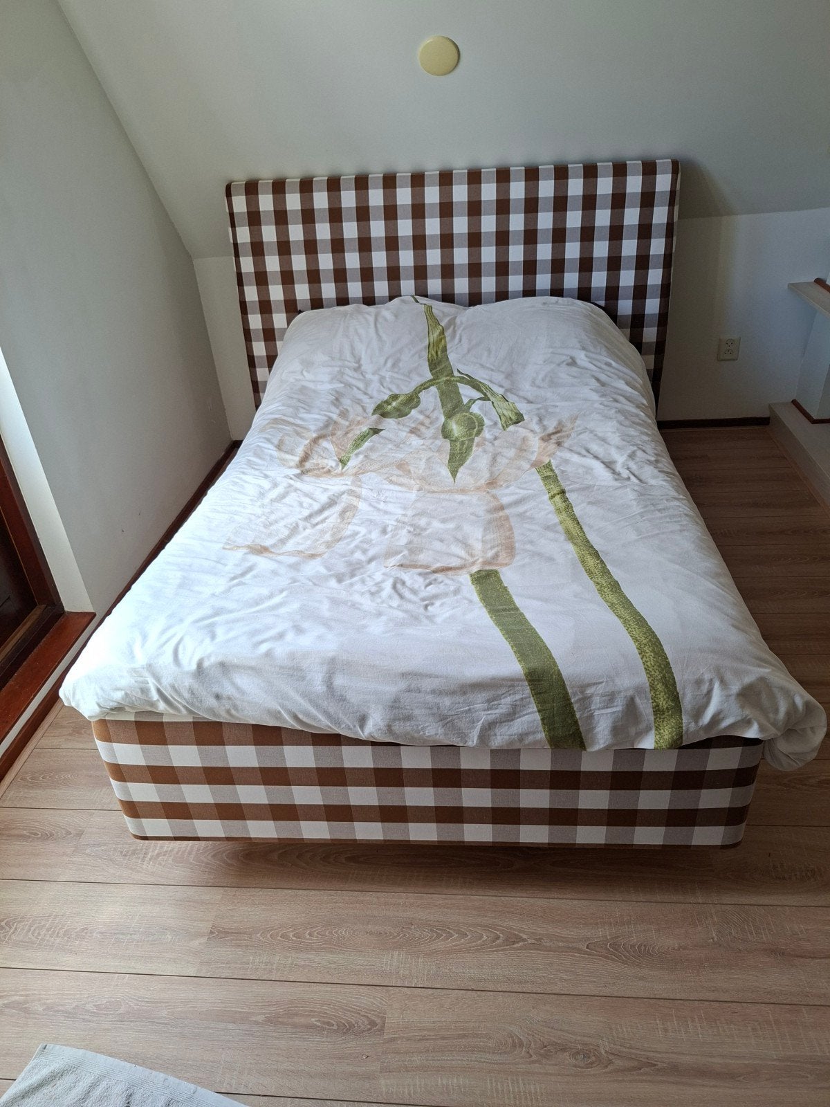 Hästens eenpersoons boxspring met hoofdbord, Ophalen, Gebruikt, Eenpersoons, Bruin