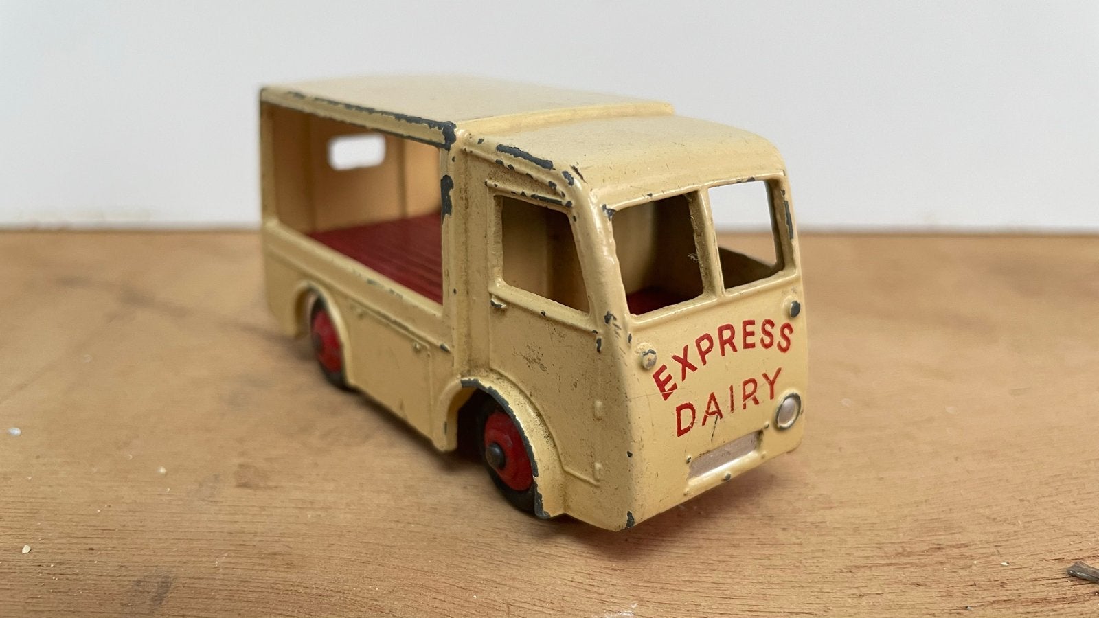 Vintage Dinky Toys 30V N.O.B. Electric Van Express Dairy, Ophalen of Verzenden
