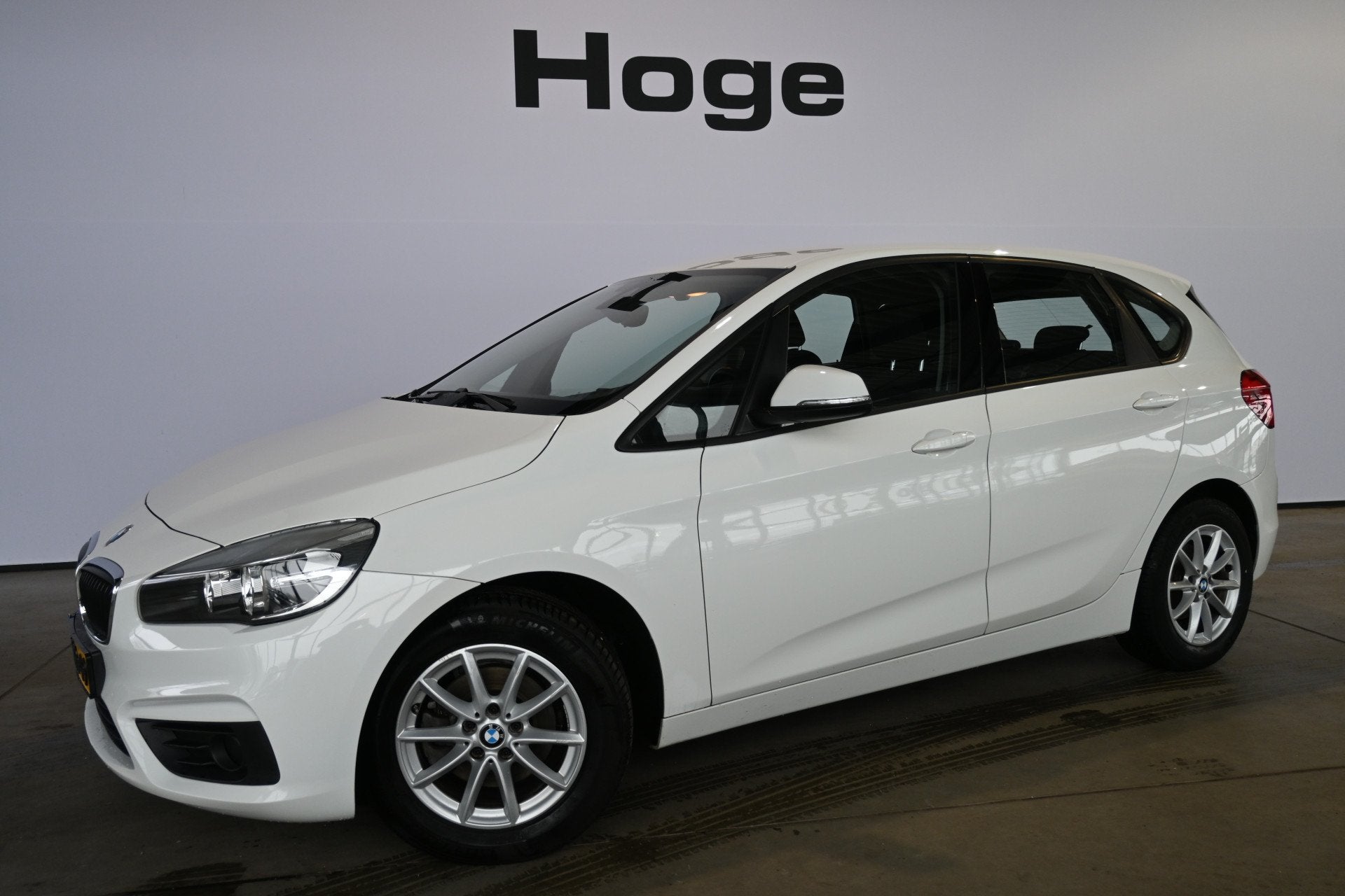 BMW 2 Serie Active Tourer 218i Airco Trekhaak LED Lichtmetaa, Auto's, Voorwielaandrijving, Gebruikt, Met garantie (alle), Wit