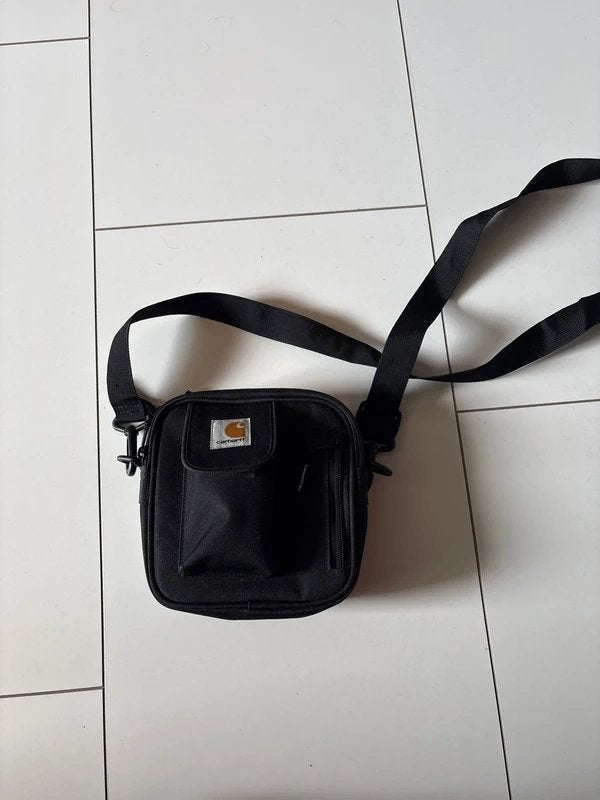 Carhartt WIP Essentials bag black, Sieraden, Tassen en Uiterlijk, Tassen | Schoudertassen, Ophalen of Verzenden, Zo goed als nieuw
