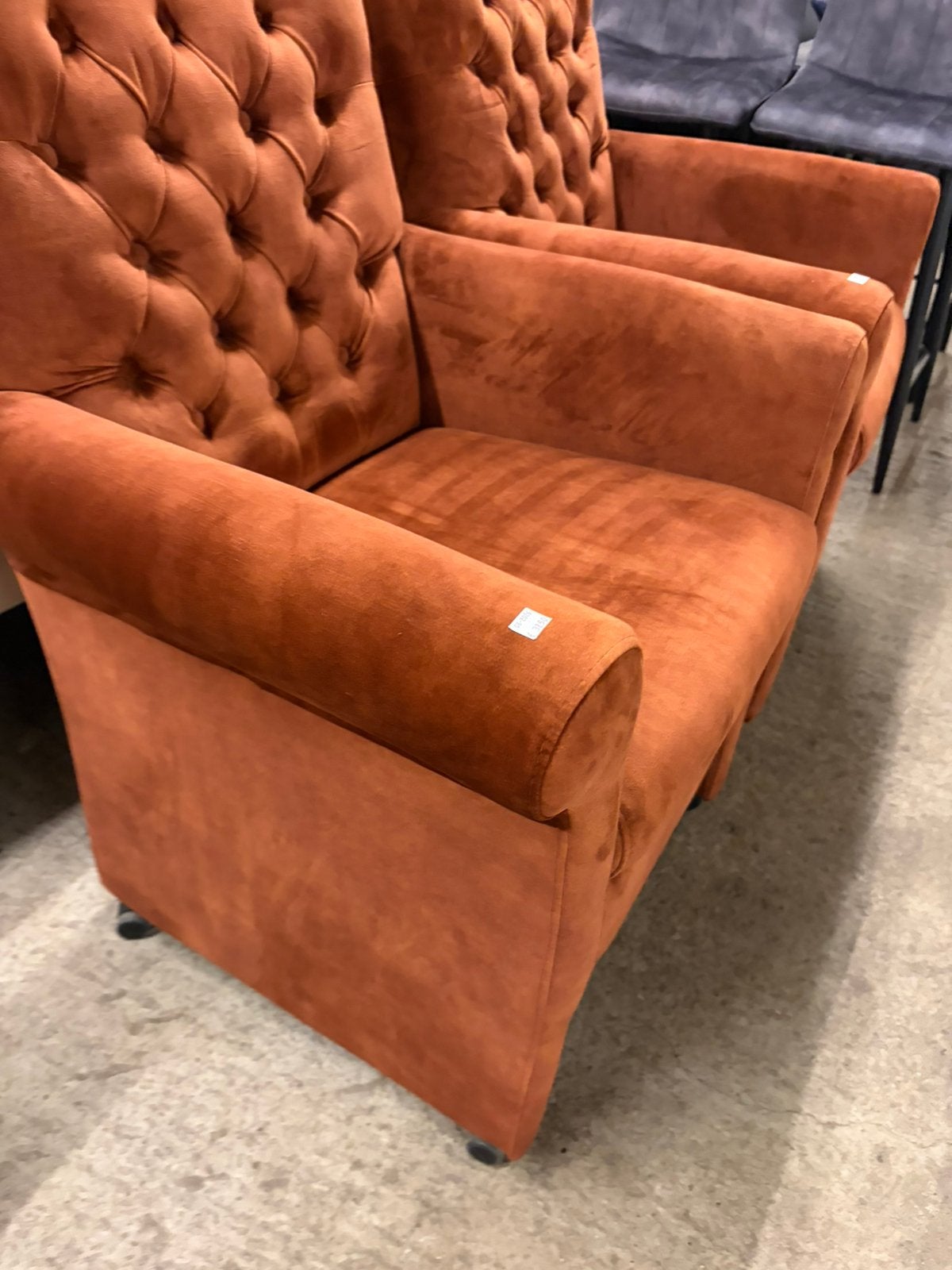 2 rood/bruine eetkamerstoelen op wieltjes €32.50 p.s, Ophalen, Bruin, ., .