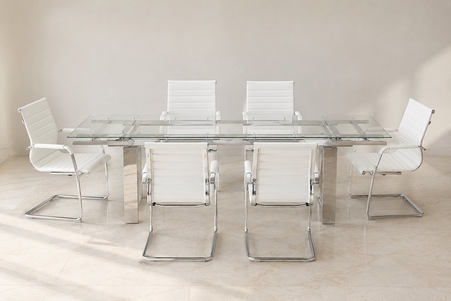 Luxe uitschuifbare glazen eettafel met 6 witte stoelen, Ophalen, Zo goed als nieuw, 4 tot 6 stoelen