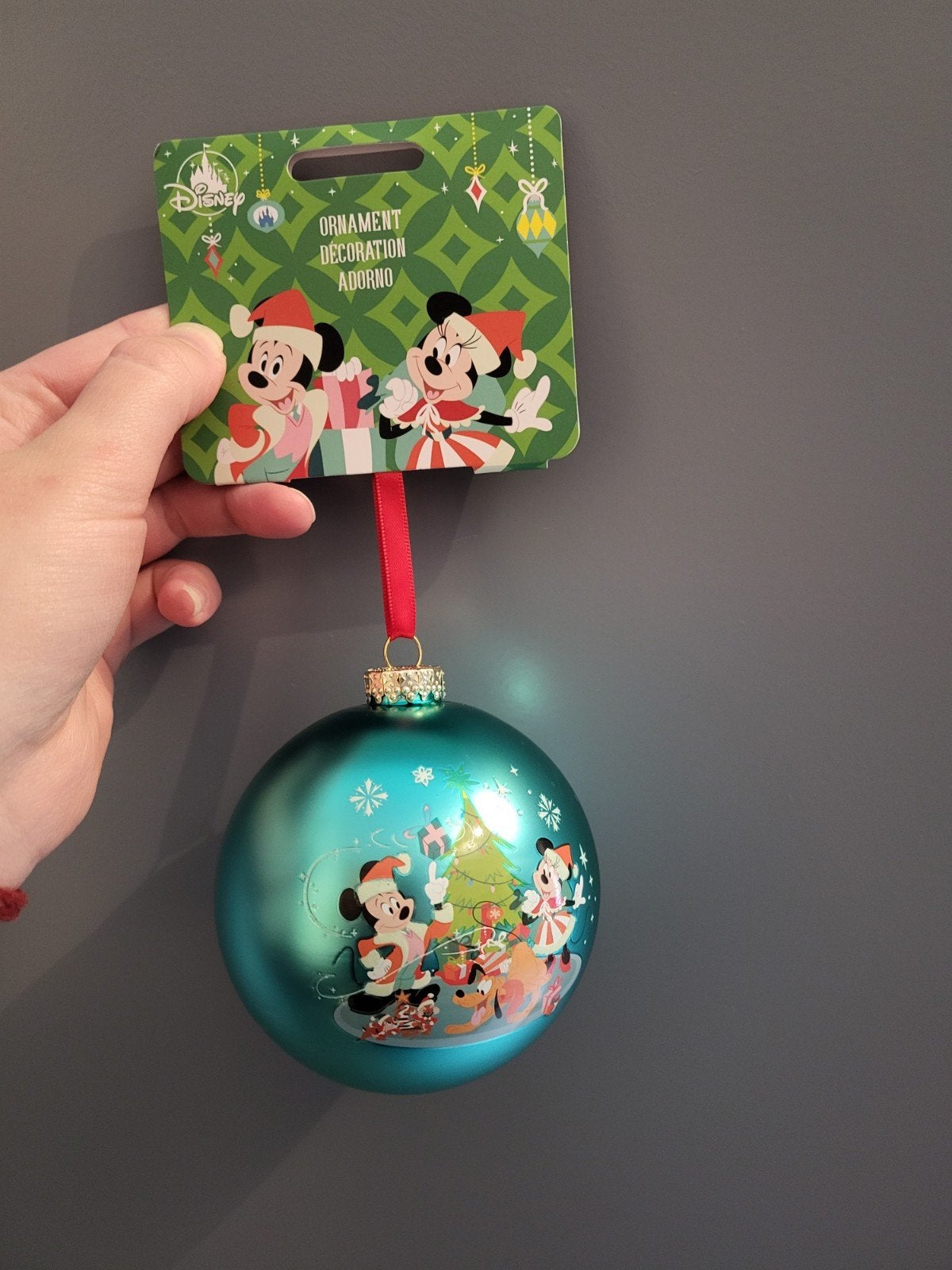 Nieuwe disney kerstbal minnie & minnie disneystore, Ophalen of Verzenden, Mickey Mouse, Nieuw, Beeldje of Figuurtje