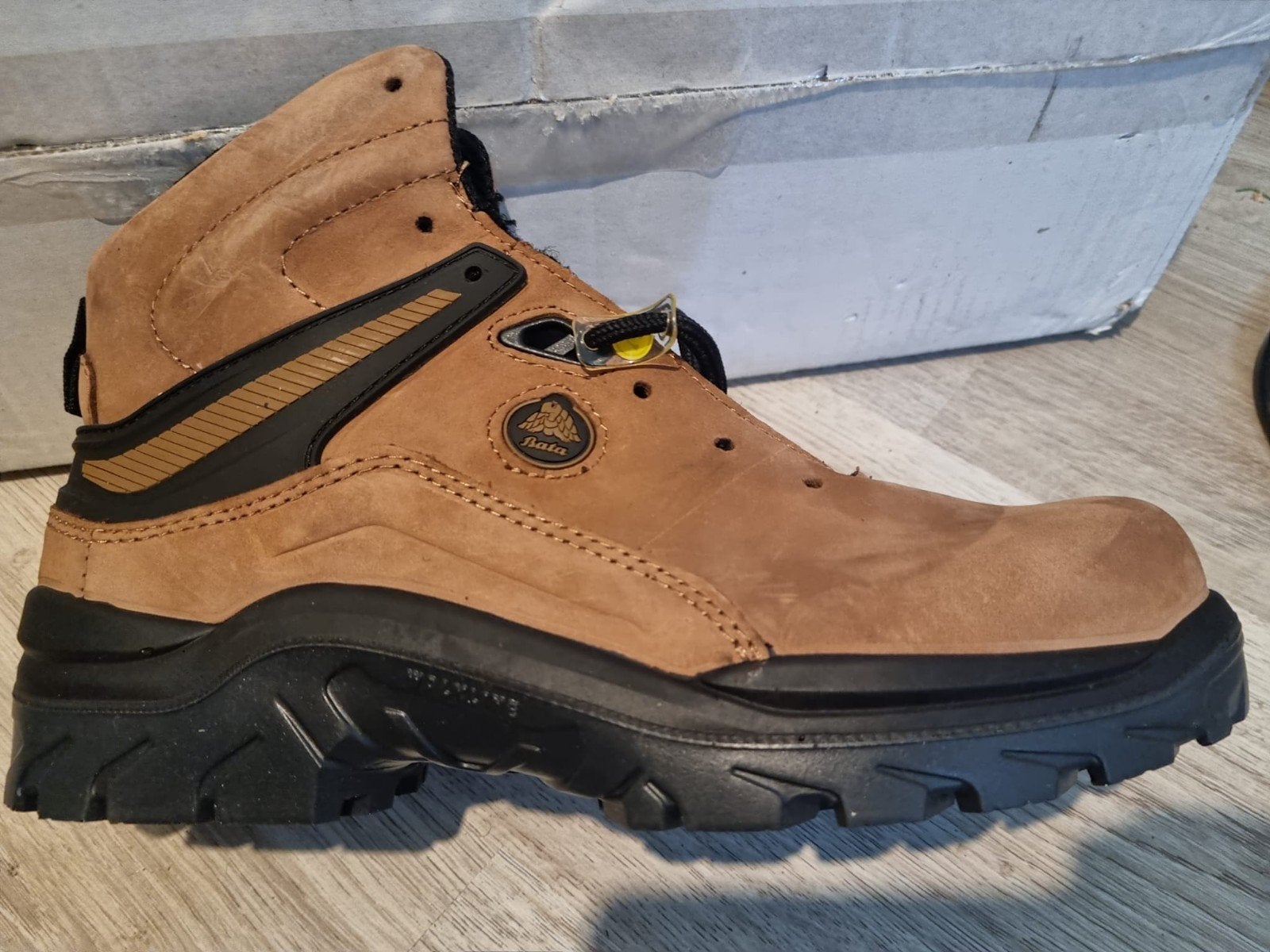 Bata bruine hoge werkschoenen maat 40 XW, Bruin, Nieuw, Werkschoenen, Ophalen