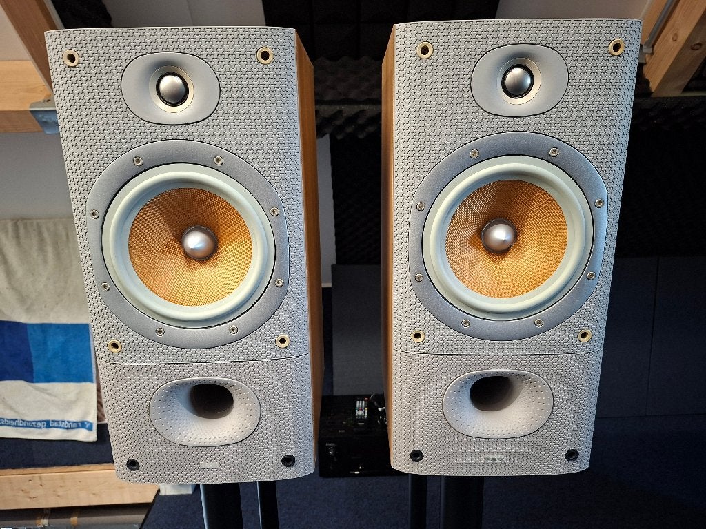 B&W DM 602 S3 Luidsprekers in de kleur Sorrento