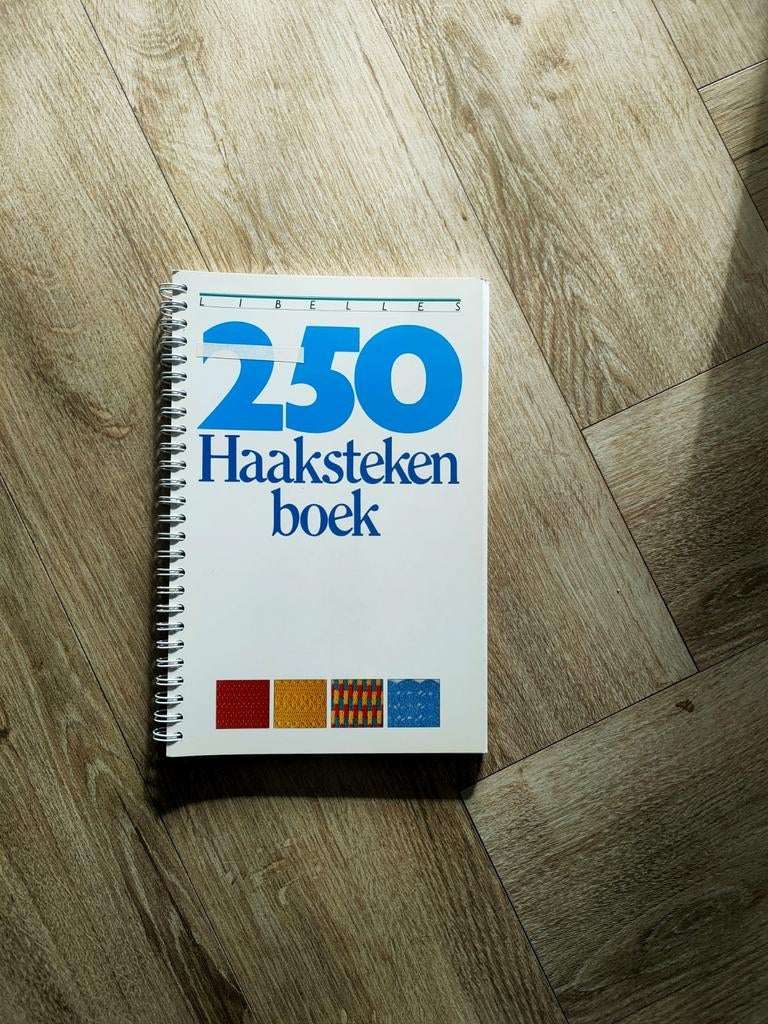 250 haaksteken boek, Ophalen of Verzenden, Zo goed als nieuw, Overige onderwerpen