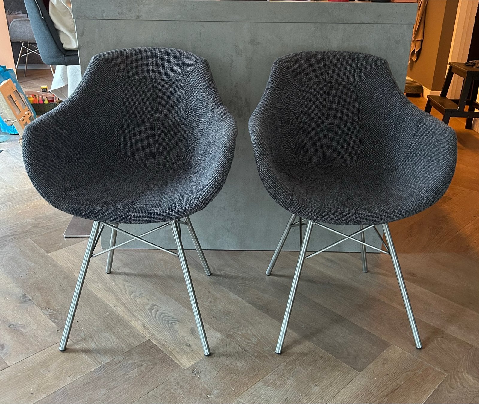 2 grijze eetkamerstoelen, Huis en Inrichting, Gebruikt, Twee, Ophalen of Verzenden, Stof