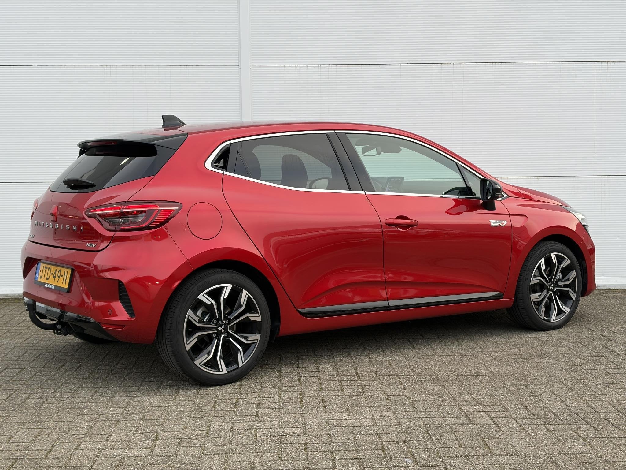 Mitsubishi Colt 1.6 HEV Intense+ / TREKHAAK! / Navigatie + A, Leder en Stof, Origineel Nederlands, Bedrijf, Hybride Elektrisch/Benzine