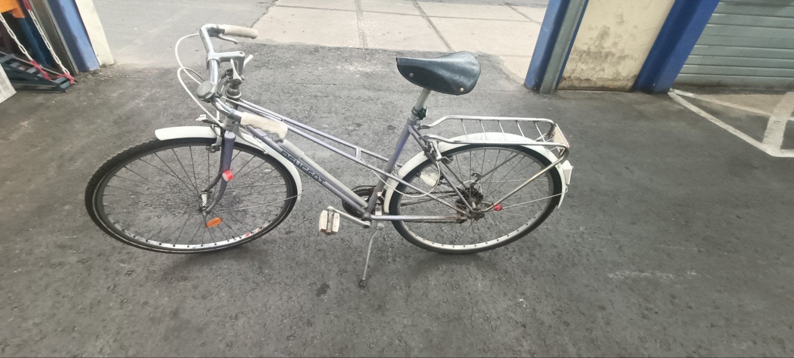 Peugeot damesfiets met bagagedrager en versnellingen, Fietsen en Brommers, Velgrem, Versnellingen, Ophalen, Overige merken