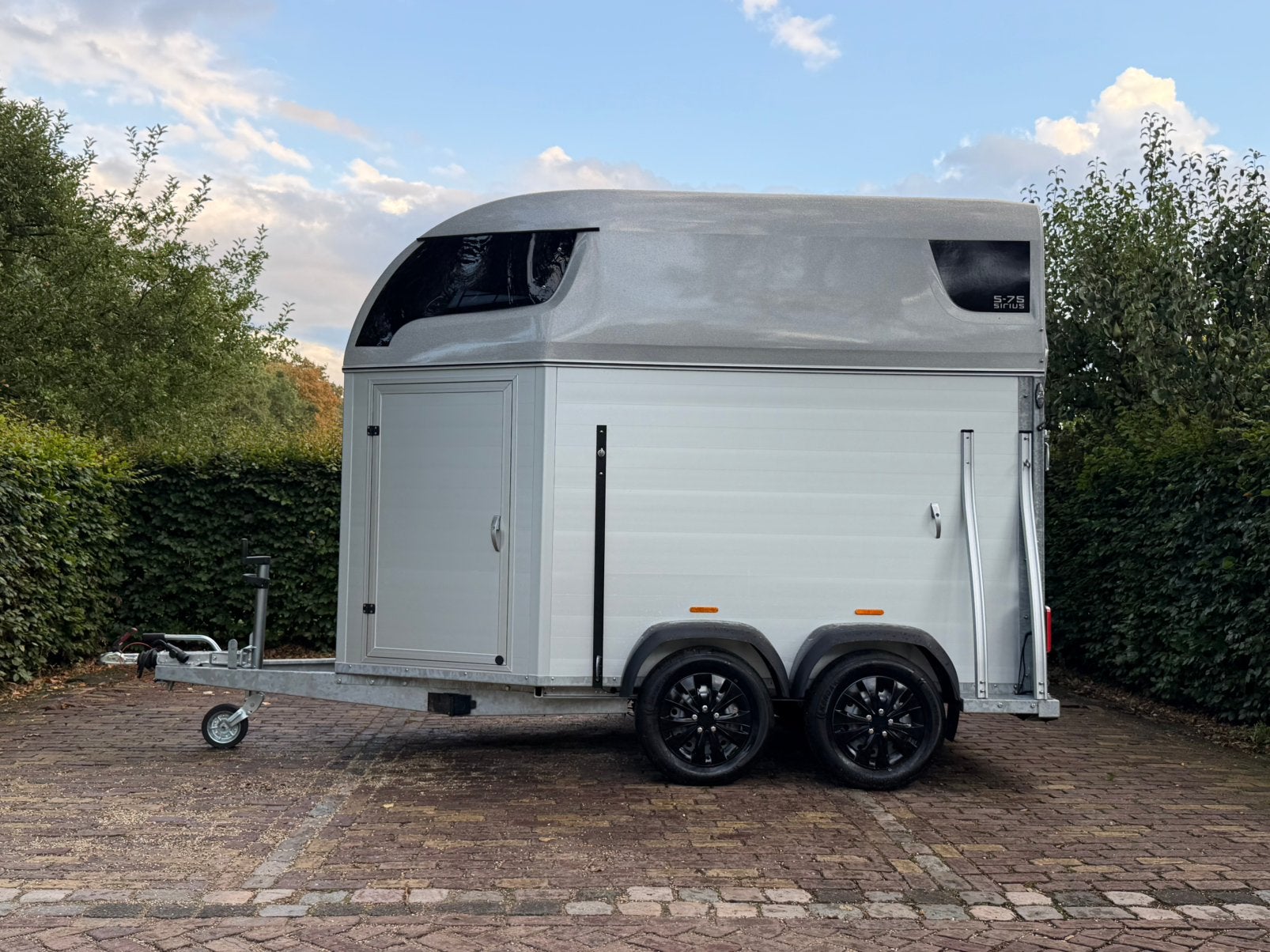 Demo Sirius S75 compleet van aluminium luxe uitgevoerd, Dieren en Toebehoren, Paarden en Pony's | Trailers en Aanhangwagens, Ophalen
