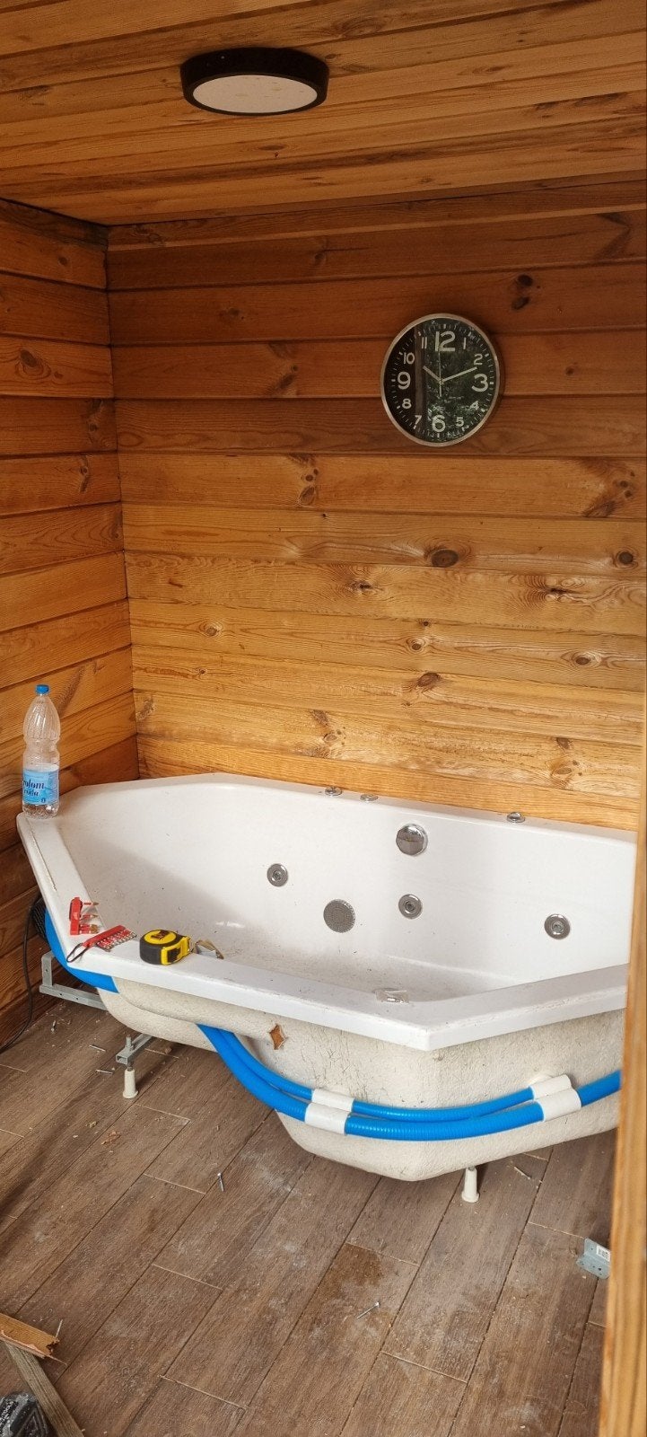 Foto 3 van Luxe buitensauna met jacuzzi en Finse kachel