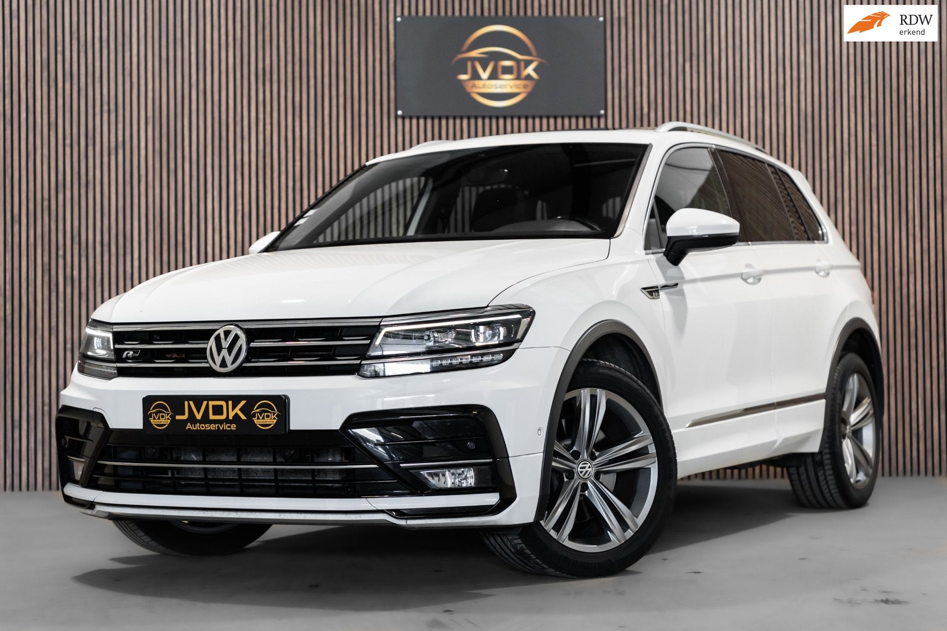 Volkswagen Tiguan 2.0 TSI 4Motion R-Line DSG PANO LED CAMERA, Auto's, Volkswagen, Automaat, Gebruikt, 1984 cc, Wit