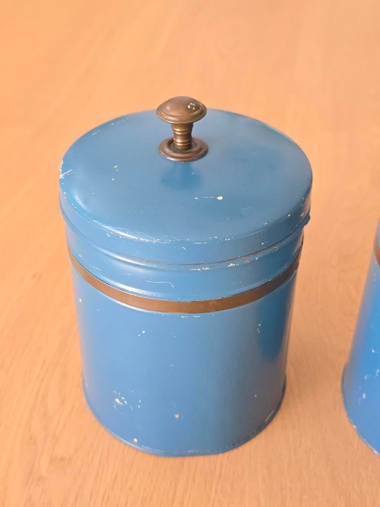 2 antieke petrol blauwe koffie / thee bewaarblikken €15, Verzamelen, Blikken, Ophalen of Verzenden, Gebruikt