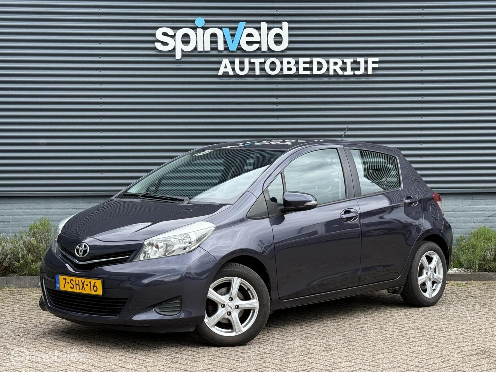 Toyota Yaris 1.3 VVT-i Aspiration - Aut - Navi - Trekhaak -, Euro 5, 4 cilinders, Start-stop-systeem, Blauw