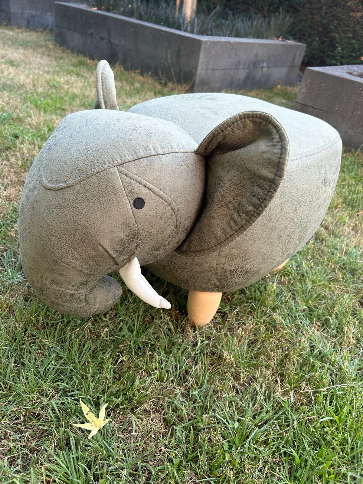 Leuke olifant poef/voetenbankje voor kinderkamer, Ophalen, Zo goed als nieuw, Overige vormen, 50 tot 75 cm