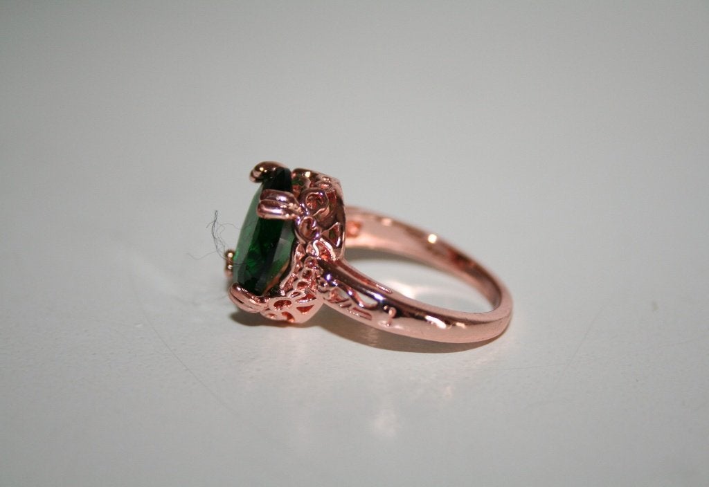 Ring kleur roodgoud groen steen mt 18, Sieraden, Tassen en Uiterlijk, Ringen, Overige materialen, Verzenden, Nieuw, 17 tot 18