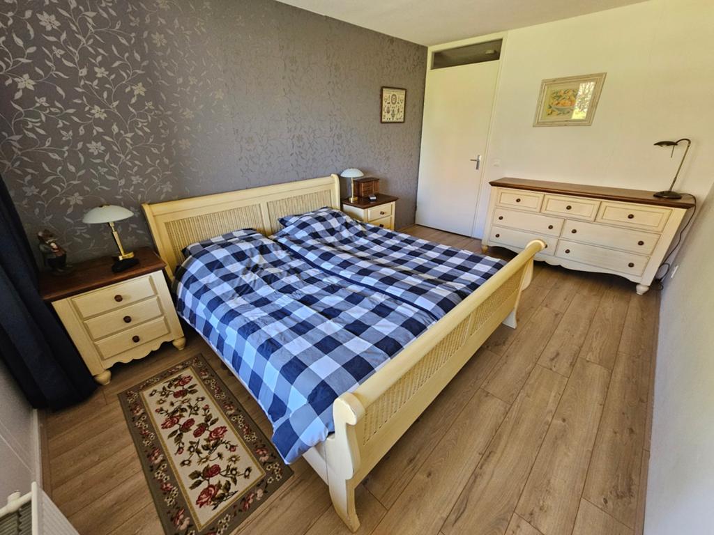 Tweepersoonsbed met nachtkastjes en dressoir, Ophalen, Gebruikt, Overige kleuren, Tweepersoons