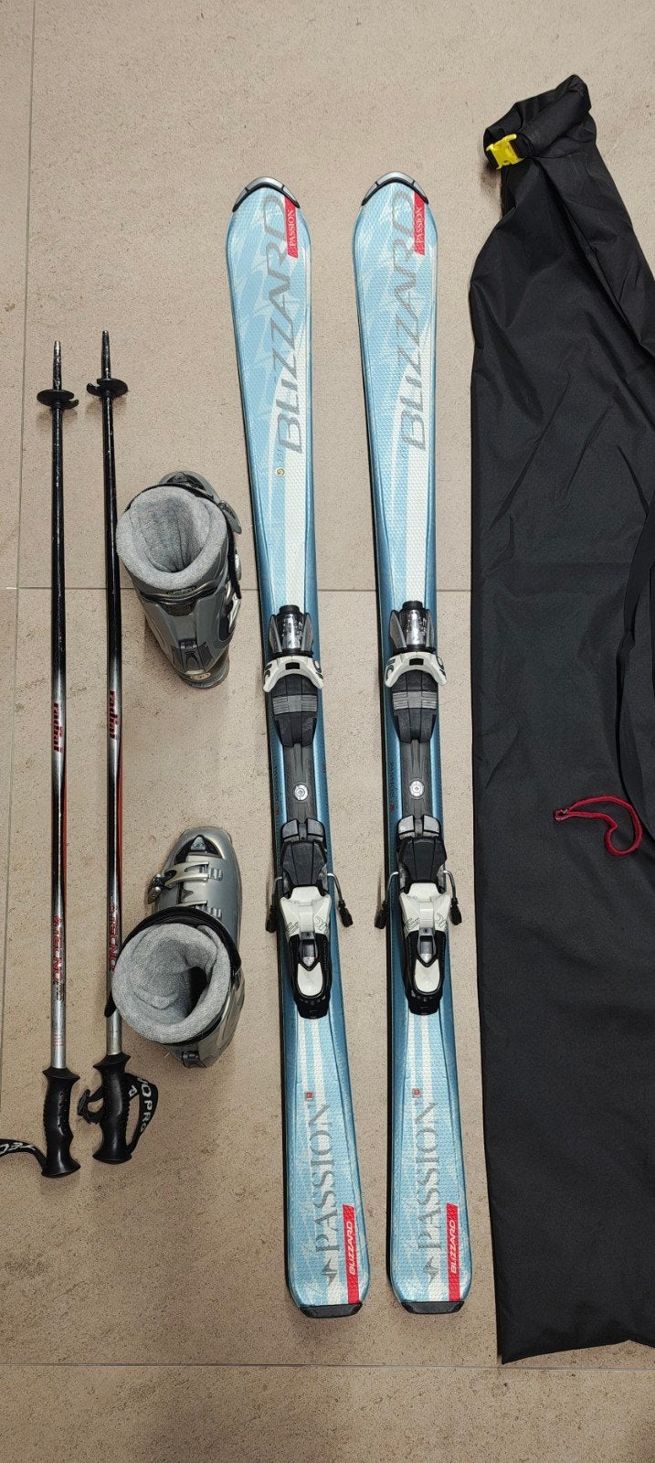 Goed onderhouden Blizzard ski's met accessoires, Sport en Fitness, 140 tot 160 cm, Zo goed als nieuw, Skiën, Ski's