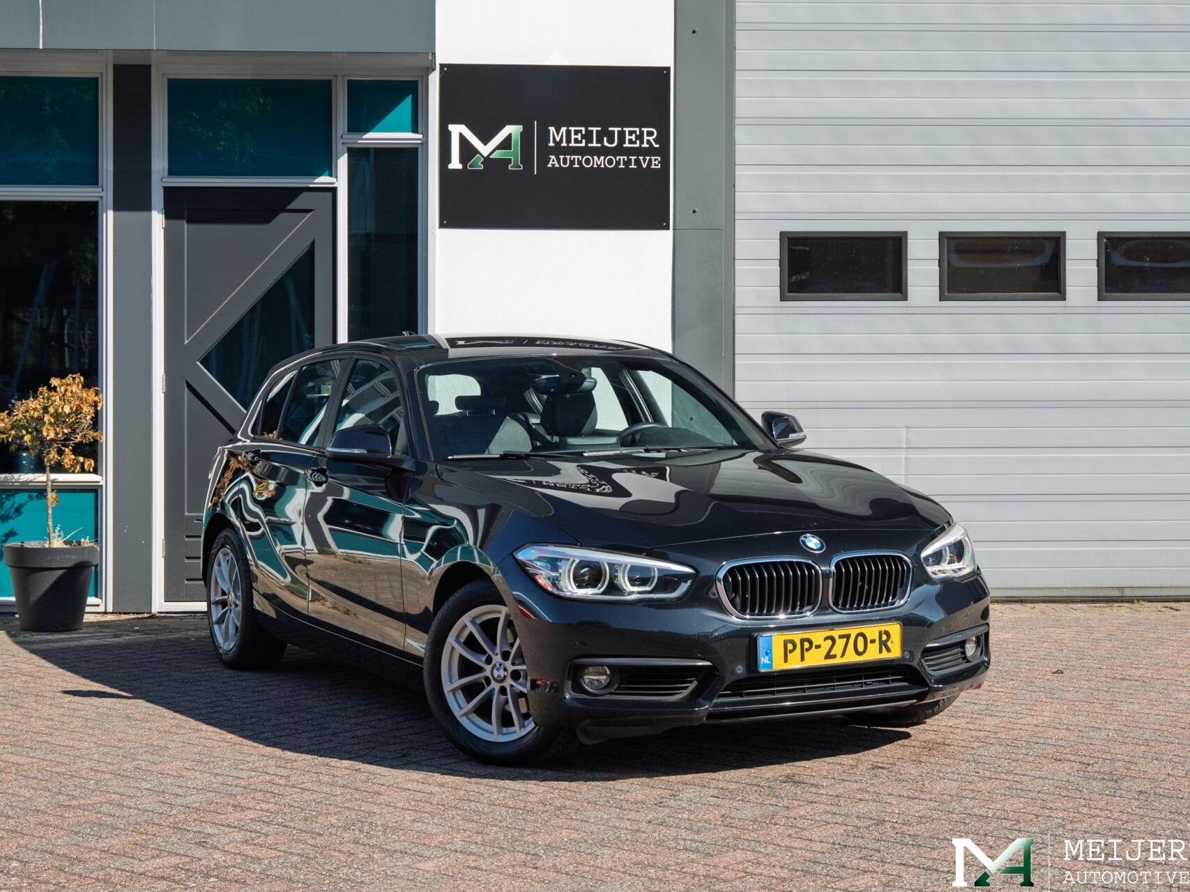 BMW 118i Corporate Lease Executive|Aut.|Camera|LED|Park Assi, Gebruikt, Zwart, Bedrijf, 650 kg