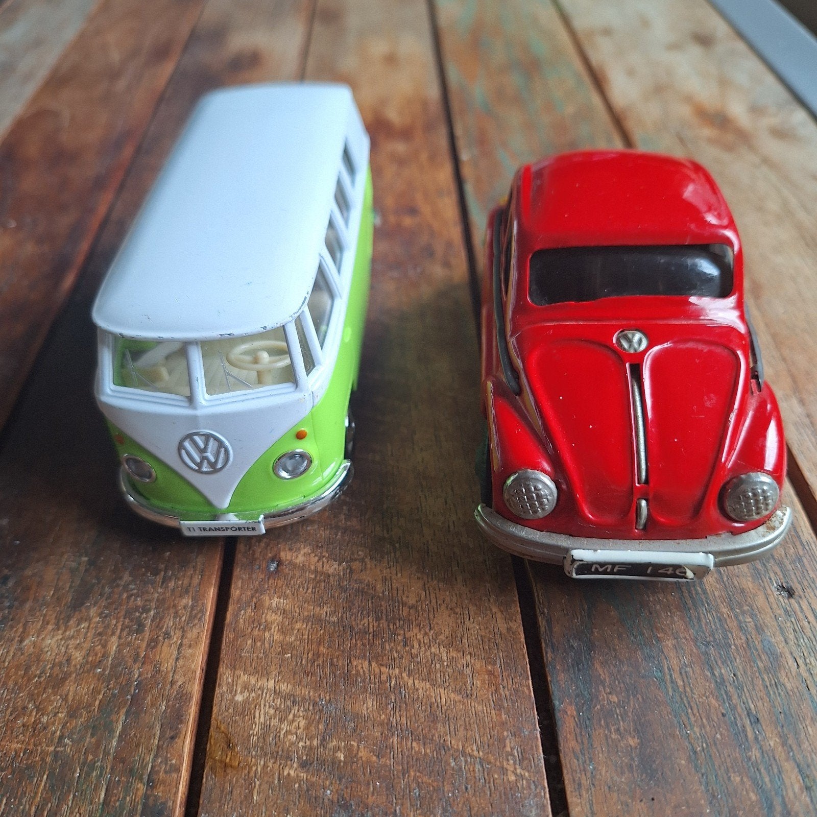 2 Volkswagen modelauto's: Kever en T1 Transporter, Ophalen of Verzenden, Gebruikt