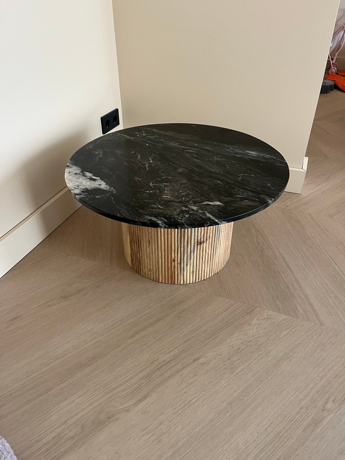 Salontafel Brix Nova mangohout en marmer, Ophalen, Zo goed als nieuw, Rond, Overige houtsoorten