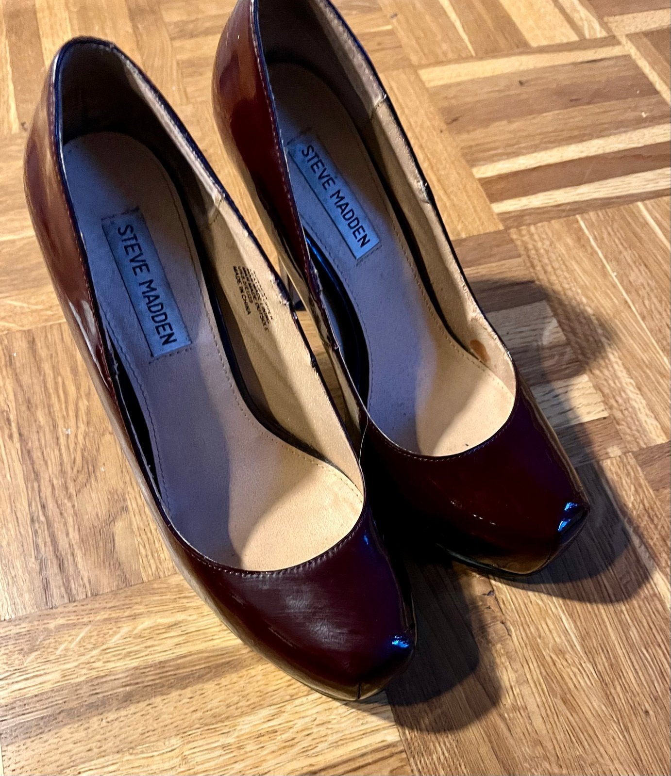 Steve Madden Pumps - Bordeauxrood Lakleer maat 39, Pumps, Ophalen of Verzenden, Zo goed als nieuw, Rood