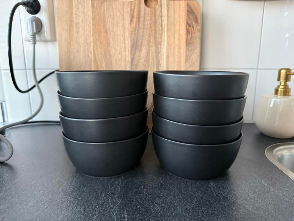 8 H&M Home zwarte kommen, Gebruikt, Keramiek, Ophalen of Verzenden, Kom(men)