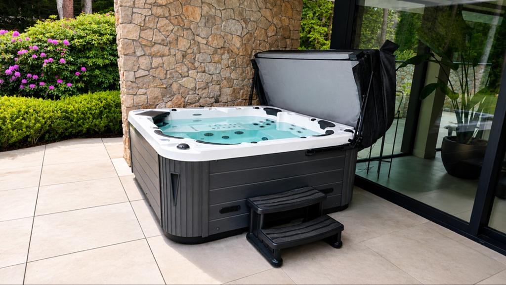 Spa / Jacuzzi minimaal 7 persoons, helemaal goed, 2jr oud, Tuin en Terras, Ophalen of Verzenden, Zo goed als nieuw