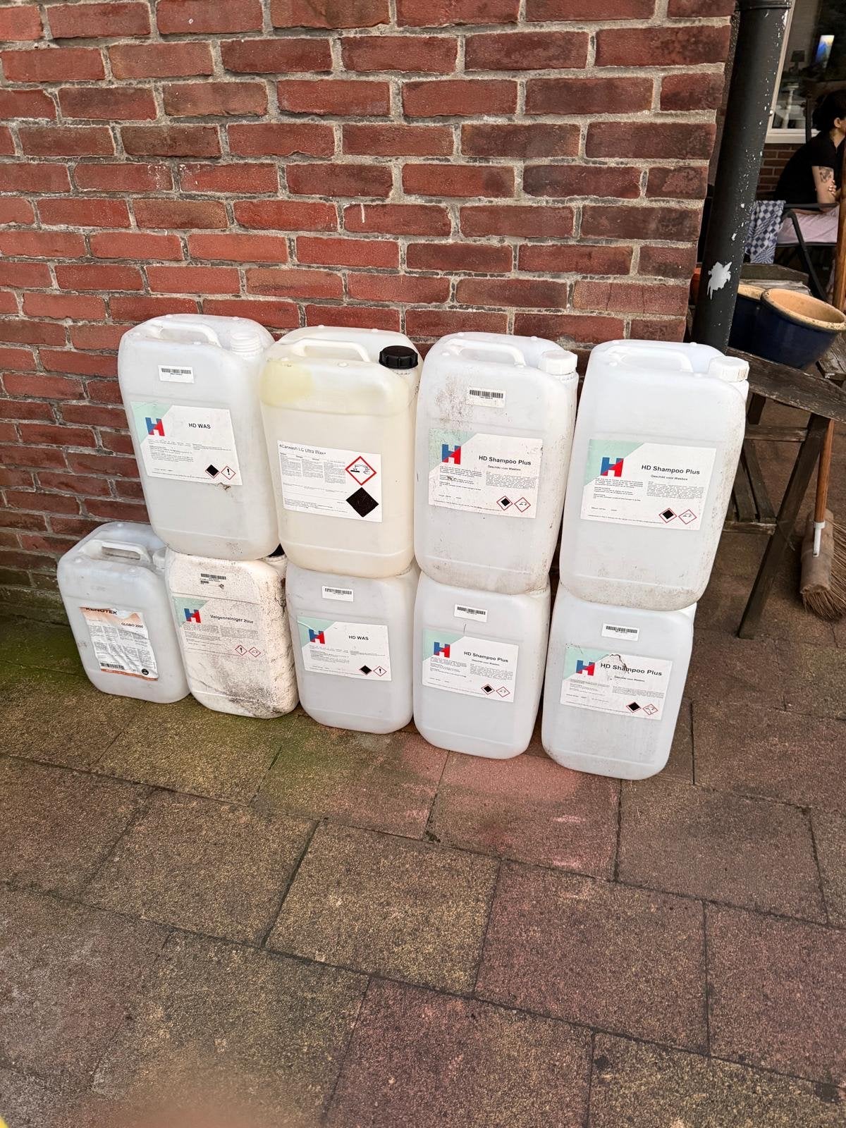 Lege jerrycans 1 x 20L en 8 x 25L - totaal 9 stuks, Ophalen