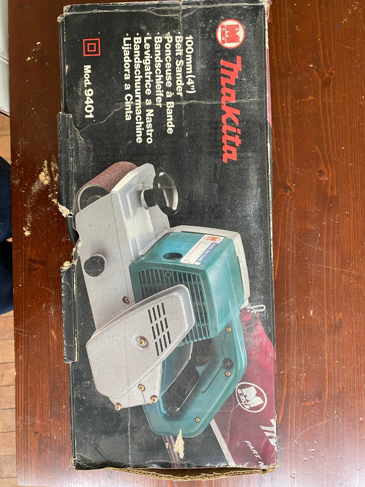 Makita Bandschuurmachine 9401 - 940W, Doe-het-zelf en Verbouw, Ophalen of Verzenden, Gebruikt, 600 tot 1200 watt, Bandschuurmachine