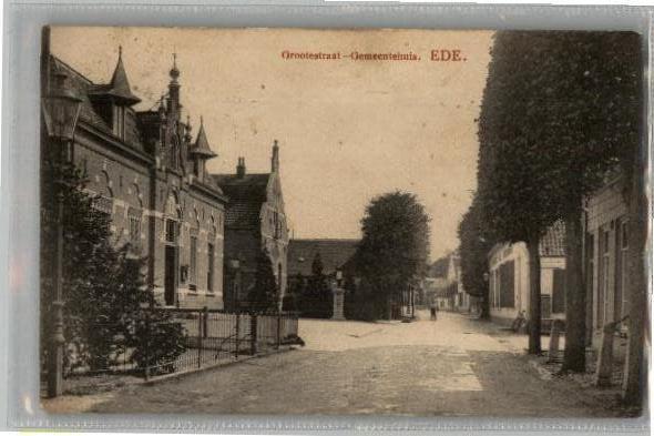 Ede Grootestraat Gemeentehuis met dorpspomp st 1910