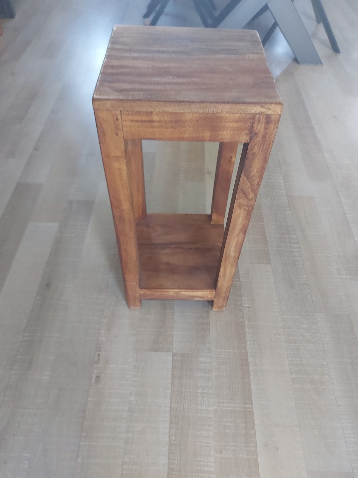bijzettafel  bruine kleur,van hout, Ophalen