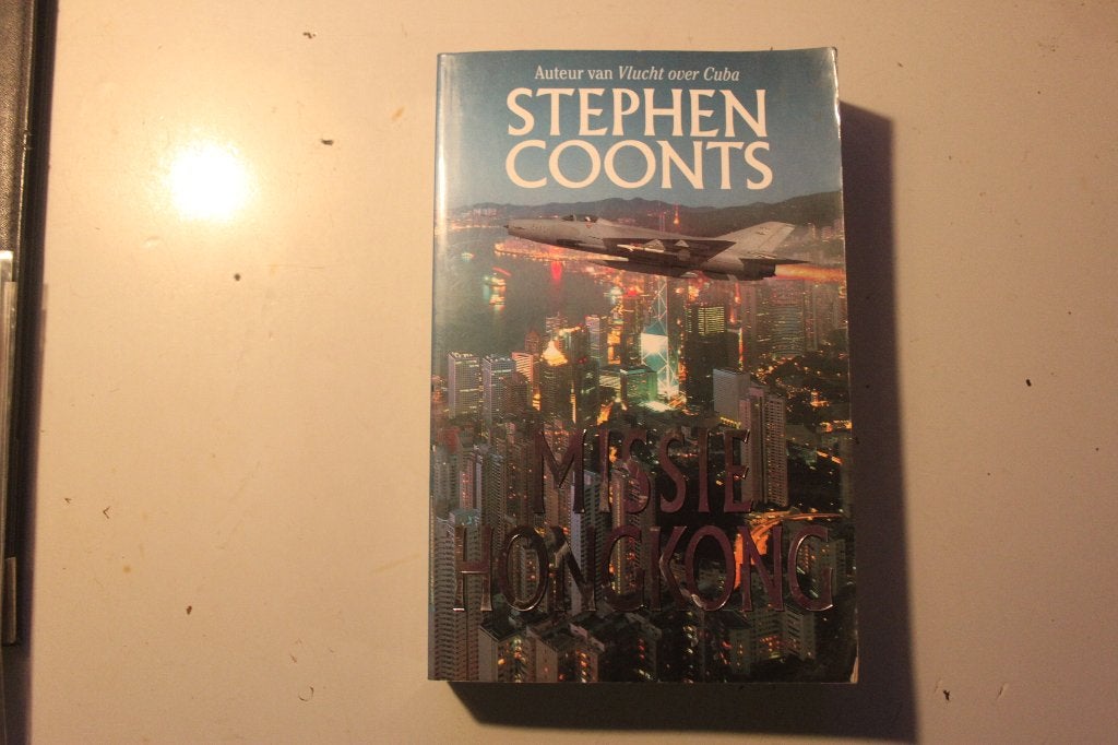 800v - boek - missie hongkong - stephen coonts, Boeken, Ophalen of Verzenden, Gelezen