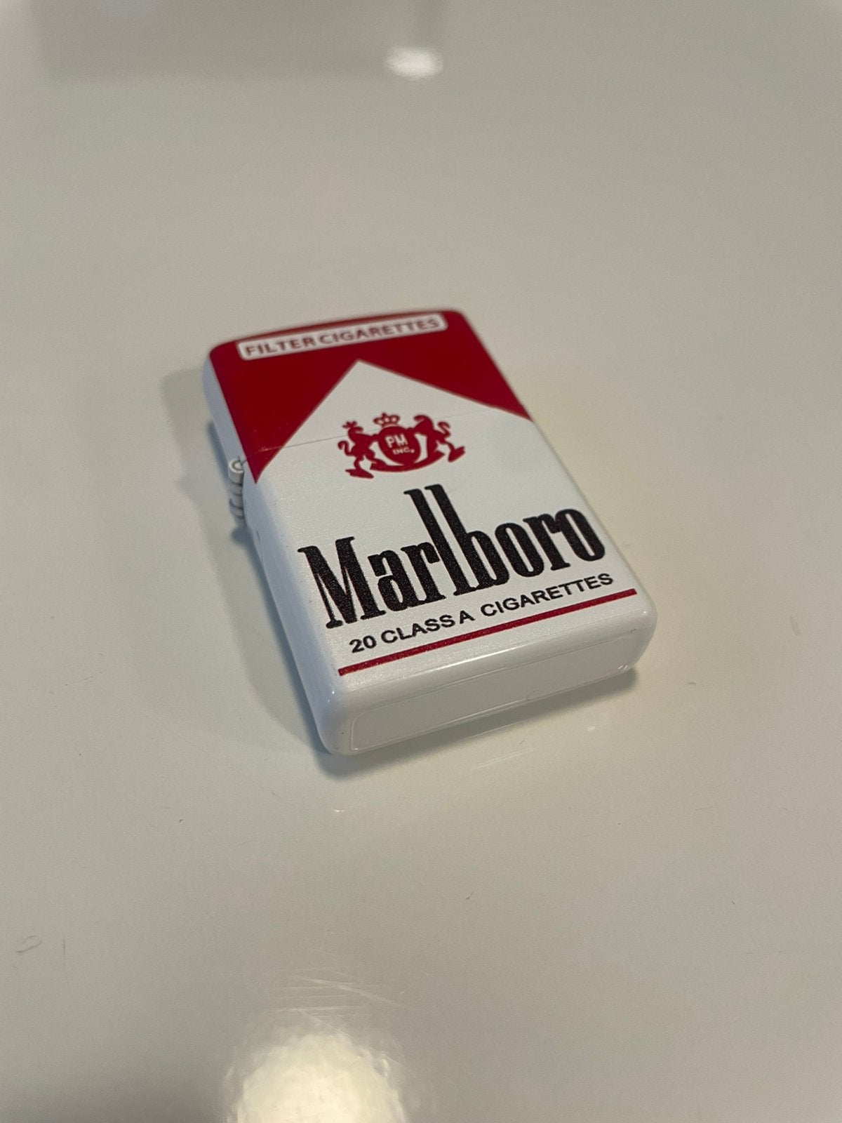 Marlboro Benzine Aansteker - Nieuw in Verpakking, Verzamelen, Rookartikelen, Aanstekers en Luciferdoosjes, Ophalen of Verzenden