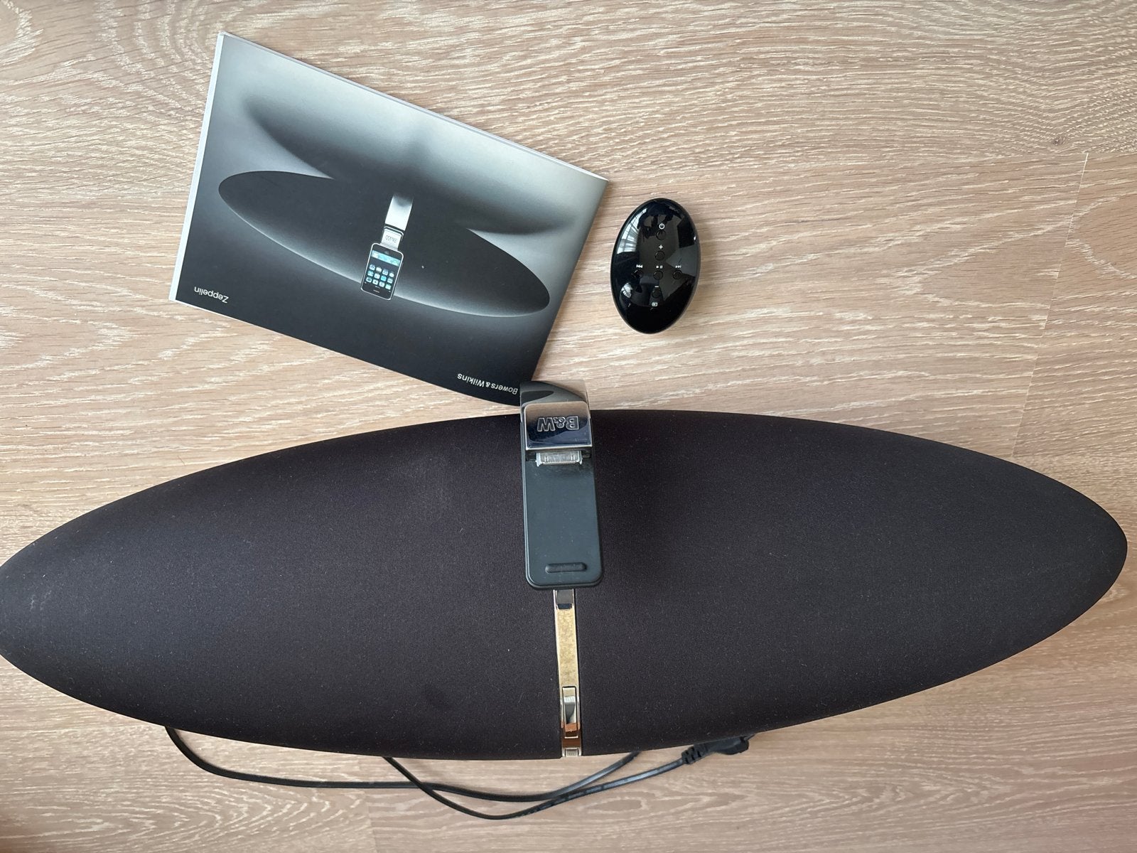 Bowers & Wilkins Zeppelin iPod Dock Speaker - Zwart, Ophalen, Stereo speakers, Zo goed als nieuw, Afstandsbediening