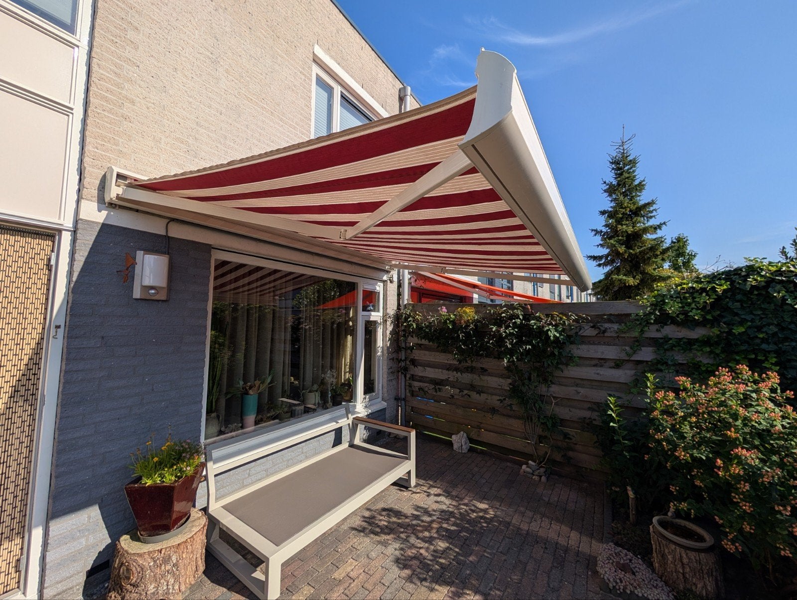 Elektrisch knikarmscherm - 3,5 x 3,0 - Rood/wit - Opknapper, Tuin en Terras, Gebruikt, Elektrisch, Ophalen of Verzenden, 250 cm tot 450 cm