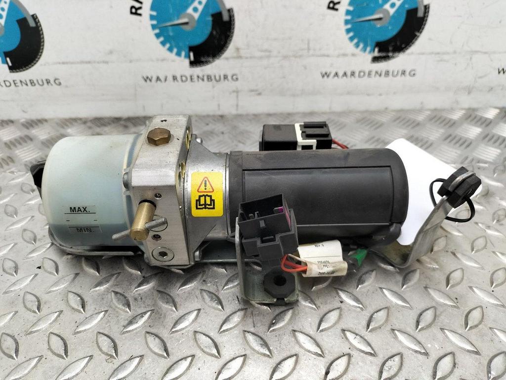 VOLKSWAGEN BEETLE 1.9 TDI Trendline  CABRIOLET DAK MOTOR 200, Ophalen of Verzenden, Gebruikt, Stiba lid