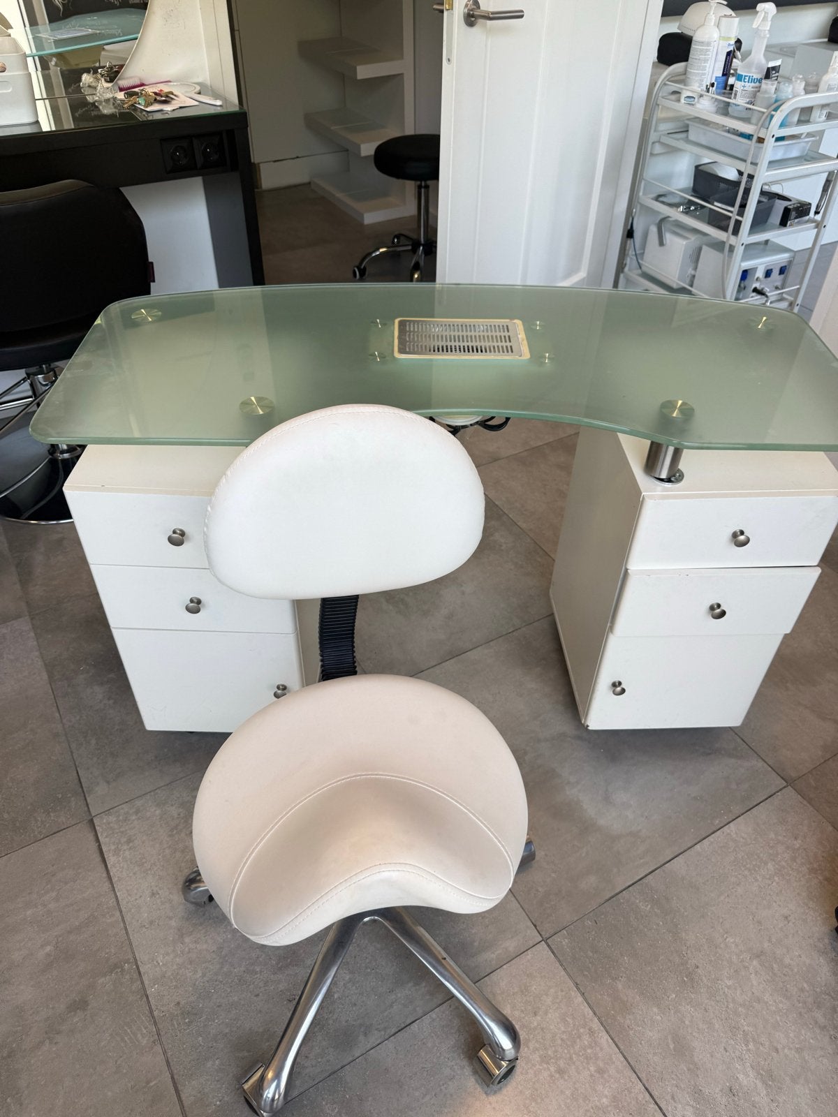 Manicuren tafel met afzuig, Diensten en Vakmensen