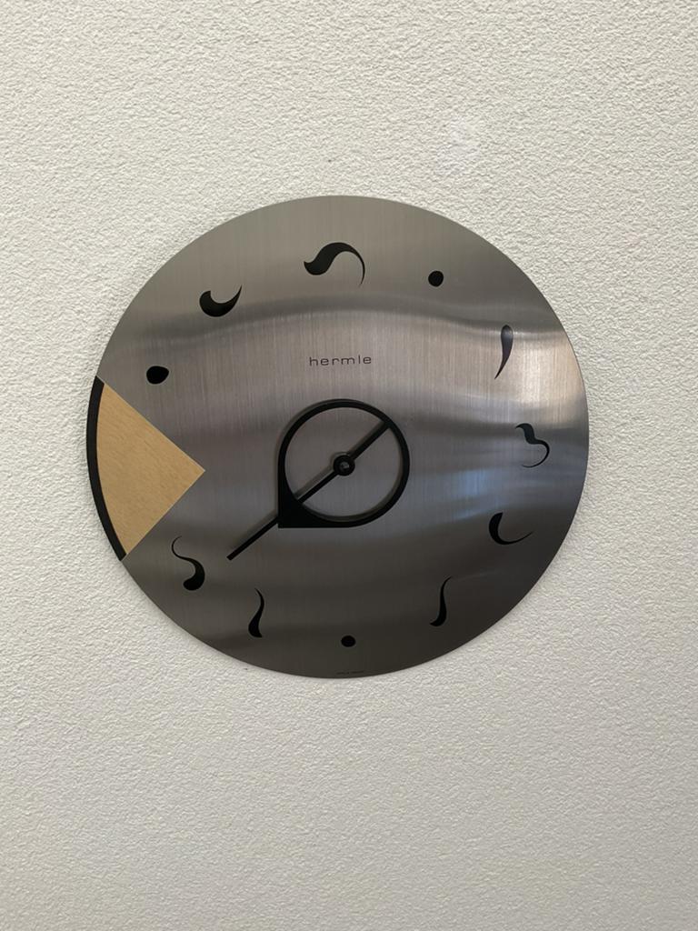 Hermle/ rvs / wandklok / design, Ophalen of Verzenden, Zo goed als nieuw, Analoog, Wandklok